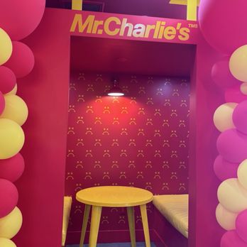 Mr.Charlie's - Dining booth - Burgers Near Me - San Diego, California Mr.Charlie's - Dining booth - Burgers Near Me - San Diego, California