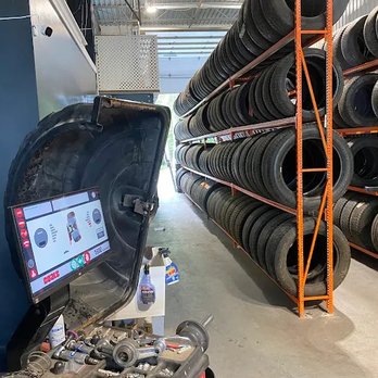Quickstop Tire - QuickStop Tire - Interior - Tires Near Me - Ottawa, Ontario