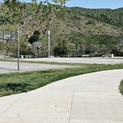 Holleigh Bernson Memorial Park - Basketball courts