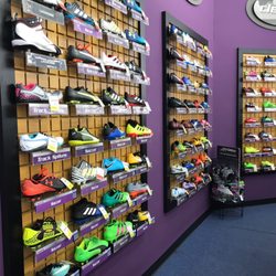 dunhams running shoes