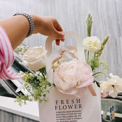 Davinci Flower - Beautiful Peony and Rose Flower Arrangement