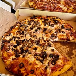 Big O's Pizza - Olive, mushroom, onion and a Pepperoni pizza!