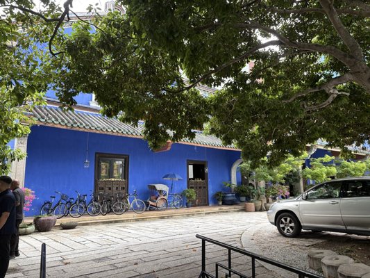 Cheong Fatt Tze, The Blue Mansion by null