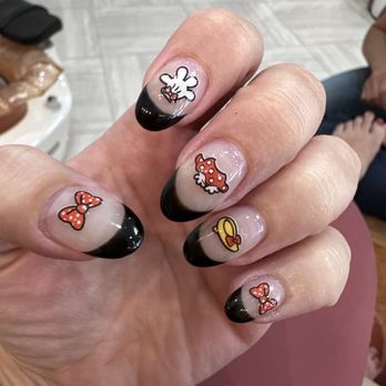 La Chica Nails & Microblading Salon - Nail Salons Near Me - Oviedo, Florida