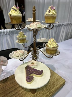 Donald E. Stephens Convention Center by null