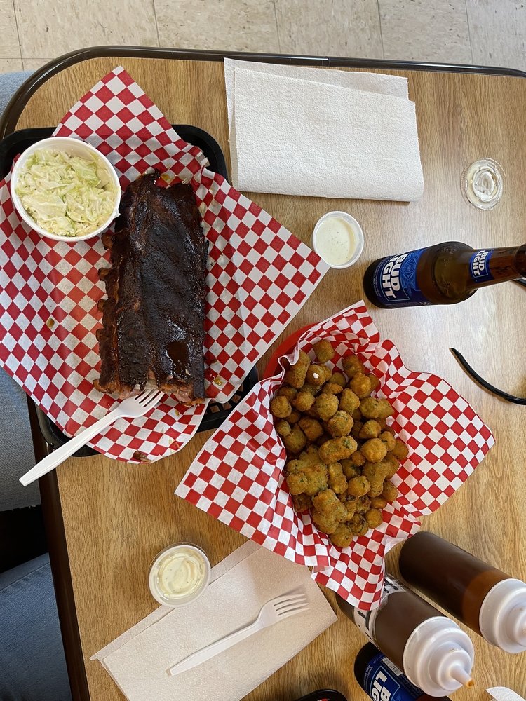 Mulligan's BBQ Logo