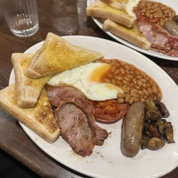 Mimos Cafe - Full English breakfast - Cafes Near Me - London, XGL
