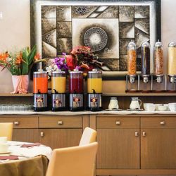 DoubleTree by Hilton - Breakfast Area