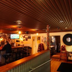 Jasper's Barbeque - Dinning area/ bar