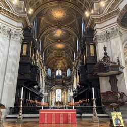 VIP London  Tour - St Pauls cathedral