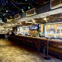 Recess Beer Garden - Overview of the bar