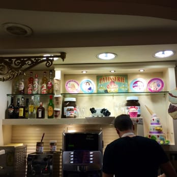 Sweet Gaufre - Making crepes - Ice Cream & Frozen Yogurt Near Me - Barcelona, B Sweet Gaufre - Making crepes - Ice Cream & Frozen Yogurt Near Me - Barcelona, B
