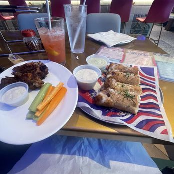 Mellow Mushroom Virginia Beach - Wings and pizza rolls with a strawberry limeade mocktail. - Pizza Near Me - Virginia Beach, Virginia Mellow Mushroom Virginia Beach - Wings and pizza rolls with a strawberry limeade mocktail. - Pizza Near Me - Virginia Beach, Virginia