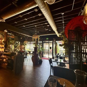Top Burmese Bistro Royale - Indoor Seating - Burmese Near Me - Beaverton, Oregon