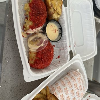 Aloha Mac Shack - Hot cheetos Bomb Mac Daddy Spicy Chicken Sandwich & Fries Chicken Wrap - Food Trucks Near Me - Honolulu, Hawaii