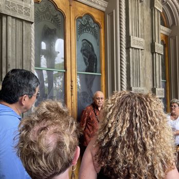 Iolani Palace - Our wonderful docent, Isaac, in front of one of the beautiful crystal doors where we entered the Palace. - Museums Near Me - Honolulu, Hawaii Iolani Palace - Our wonderful docent, Isaac, in front of one of the beautiful crystal doors where we entered the Palace. - Museums Near Me - Honolulu, Hawaii