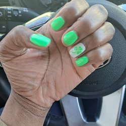 Queen Nails - Happy st patty!