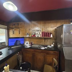 Hylton's Wood-Cooking Grill