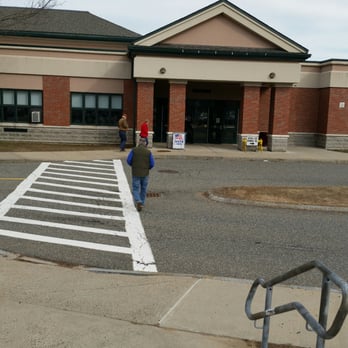 Birchland Park Middle School - School entrance. - Middle Schools & High Schools Near Me - East Longmeadow, Massachusetts Birchland Park Middle School - School entrance. - Middle Schools & High Schools Near Me - East Longmeadow, Massachusetts