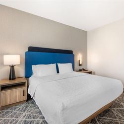 Hampton Inn & Suites Riverside/Corona East - Guest room