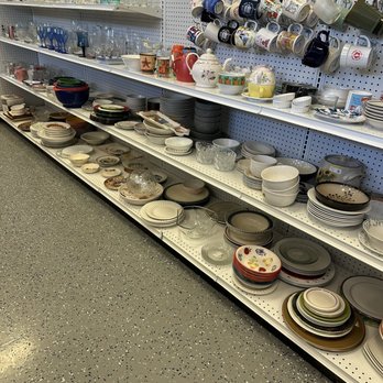 Goodwill - Nice, organized kitchenware - Thrift Stores Near Me - Toledo, Ohio