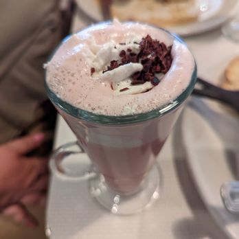 Koko Head Cafe - Red velvet Latte - Breakfast & Brunch Near Me - Honolulu, Hawaii