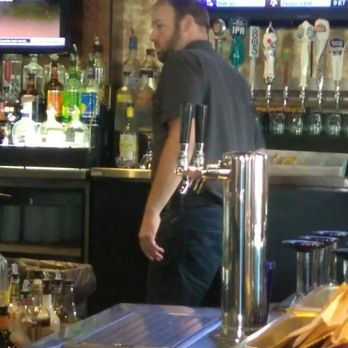 Chili's - HORRIBLE customer service from this guy. Just ignored me when I sat at the bar. - American Near Me - Elk Grove, California