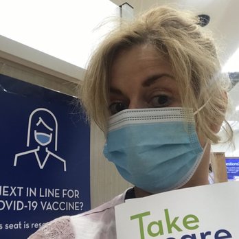 Rite Aid - a woman wearing a face mask and holding a sign - Drugstores Near Me - Fogelsville, Pennsylvania Rite Aid - a woman wearing a face mask and holding a sign - Drugstores Near Me - Fogelsville, Pennsylvania