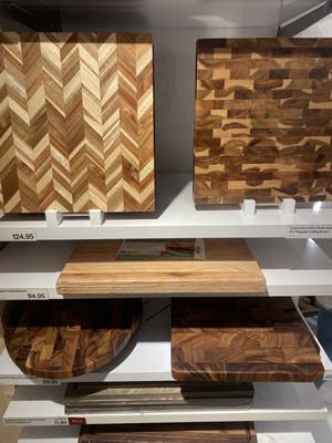 Crate & Barrel by null