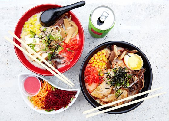 Poke Burri / Lifting Noodles Ramen by null