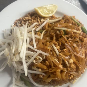 Amazing Asian Kitchen - Pad Padthai (Choice : Chichen,Pork or Beef) - Asian Fusion Near Me - Fresno, California Amazing Asian Kitchen - Pad Padthai (Choice : Chichen,Pork or Beef) - Asian Fusion Near Me - Fresno, California