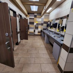 Love's Travel Stop - Women's Restroom