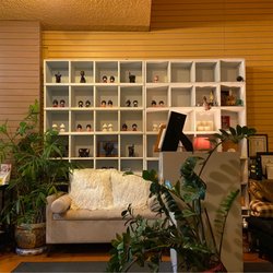 Simply Relax - Front desk waiting area.