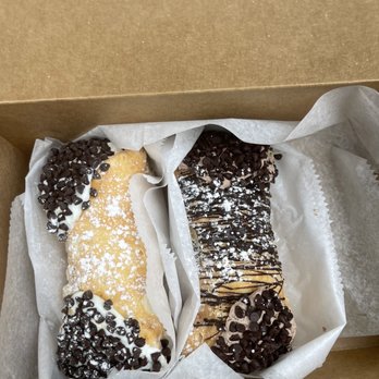 Mike's Pastry - Chocolate Chip Cannoli, Chocolate Mousse Cannoli - Bakeries Near Me - Boston, Massachusetts Mike's Pastry - Chocolate Chip Cannoli, Chocolate Mousse Cannoli - Bakeries Near Me - Boston, Massachusetts