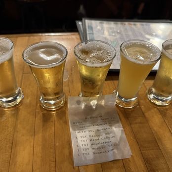 Russian River Brewing - beer samples - Pizza Near Me - Santa Rosa, California Russian River Brewing - beer samples - Pizza Near Me - Santa Rosa, California