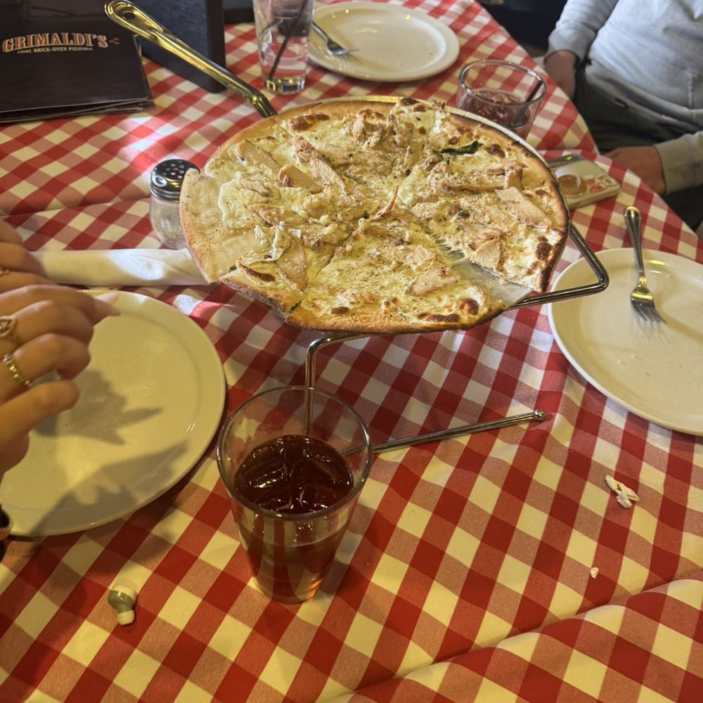Grimaldi's Pizzeria - Chicken Alfredo gluten free pizza. - Pizza Near Me - Sparks, Nevada Grimaldi's Pizzeria - Chicken Alfredo gluten free pizza. - Pizza Near Me - Sparks, Nevada