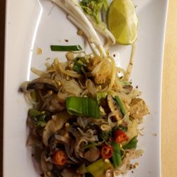 Wong's Asia Latino - PhadThai  hab ich selbst zubereitet mit Produkten v. Wongs'Asia Latino-Phad Thai Paste ohne MSG/Chili/Sprossen/Choi Sam/Noodles/Limette-Top!