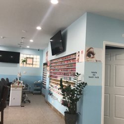 Harlem Nail Spa - Tons of nail colors