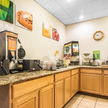 Quality Inn - Breakfast Area - Hotels Near Me - Mauston, Wisconsin