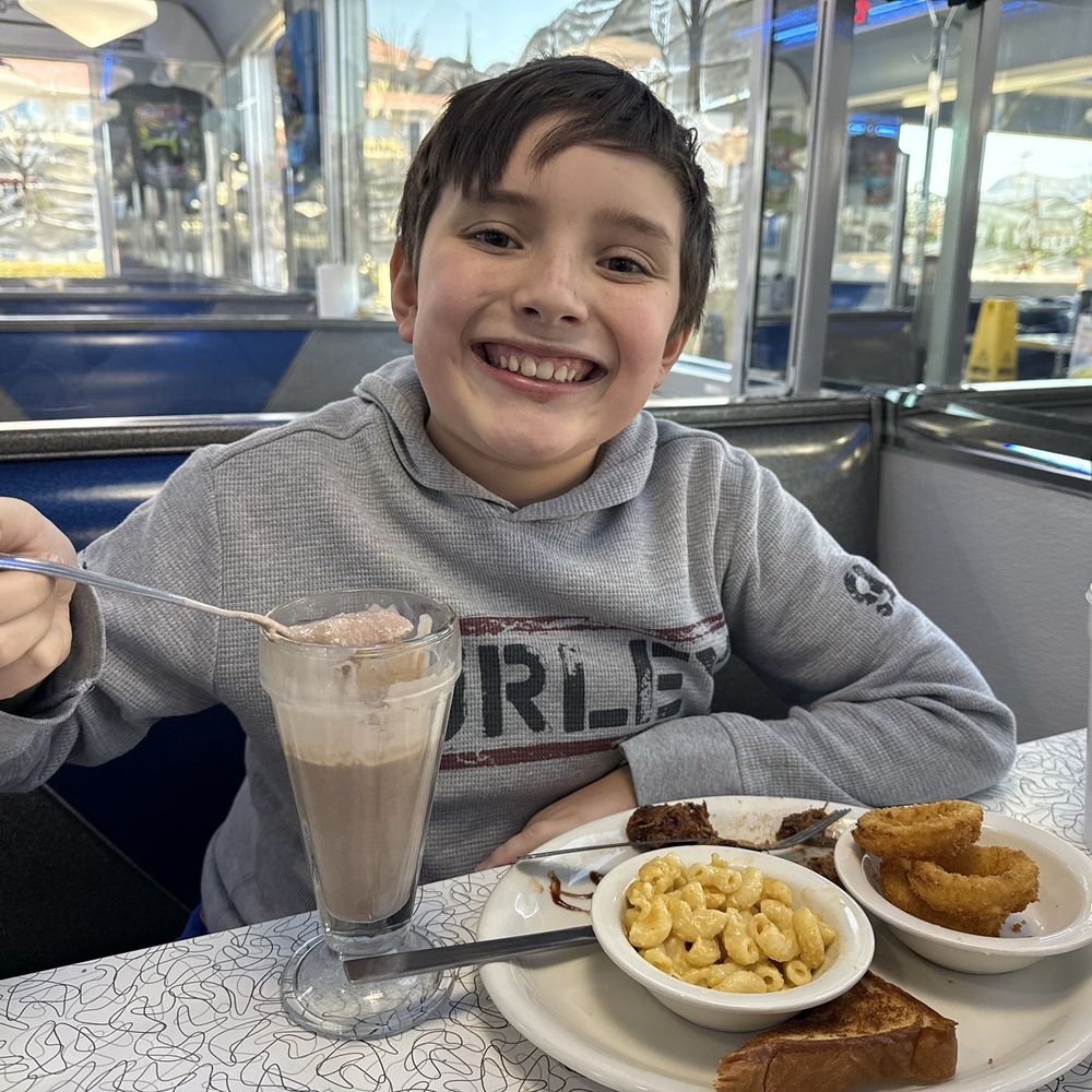 Mel's Diner - Chocolate milkshake - Diners Near Me - Pigeon Forge, Tennessee Mel's Diner - Chocolate milkshake - Diners Near Me - Pigeon Forge, Tennessee