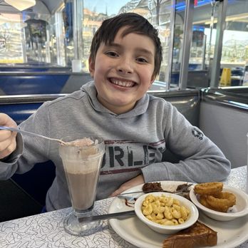 Mel's Diner - Chocolate milkshake - Diners Near Me - Pigeon Forge, Tennessee Mel's Diner - Chocolate milkshake - Diners Near Me - Pigeon Forge, Tennessee