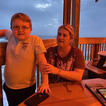 Pineapple Willy's - Dinner on the pier - Seafood Near Me - Panama City Beach, Florida