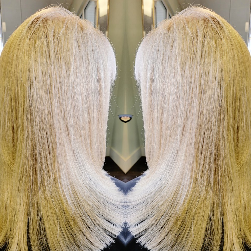 L Carlyle Logo