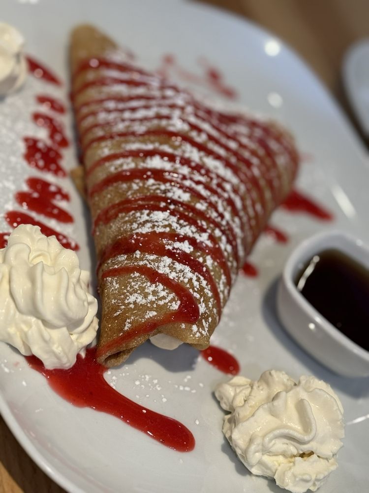 La Crepe Bakery & Café Logo