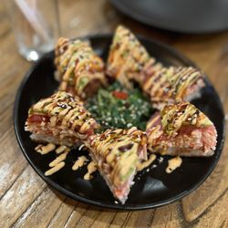 KOW Restaurant - SUSHI PIZZA