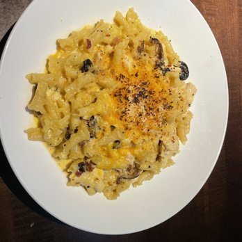 Yard House - Mac+Cheese2 - New American Near Me - Atlanta, Georgia Yard House - Mac+Cheese2 - New American Near Me - Atlanta, Georgia