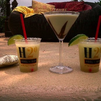 H2O Pool + Bar - Yummy chocolate martini (not on the menu, but they'll make it.) - Bars Near Me - Galveston, Texas