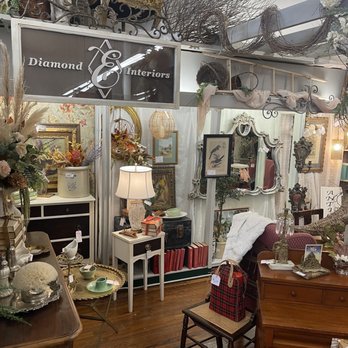 With Willing Hands Antiques - Antiques Near Me - Waxahachie, Texas With Willing Hands Antiques - Antiques Near Me - Waxahachie, Texas