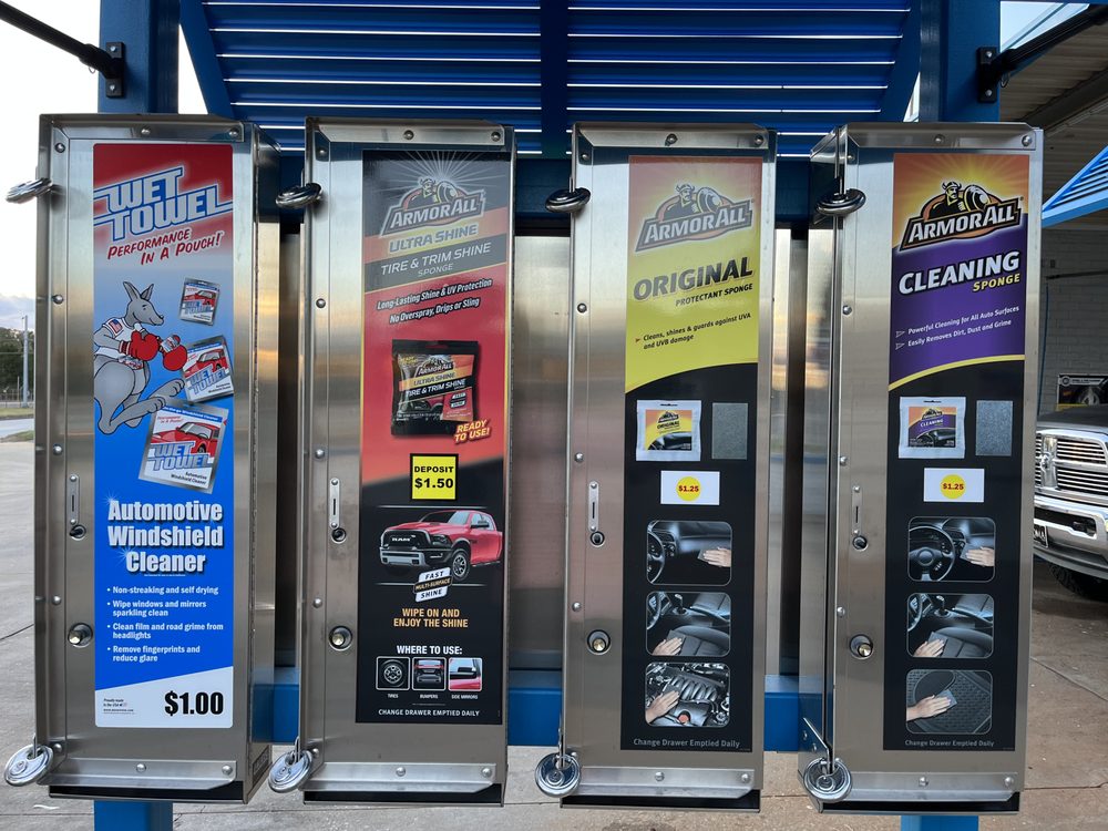 HOLLYWOOD’S LUXURY BUBBLES Updated September 2024 11 Photos 703