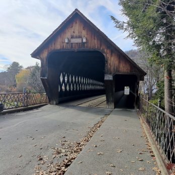 Middle Covered Bridge - Landmarks & Historical Buildings Near Me - Woodstock, Vermont Middle Covered Bridge - Landmarks & Historical Buildings Near Me - Woodstock, Vermont